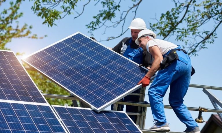 Fachkraft fuer Solartechnik in Oberwesel
